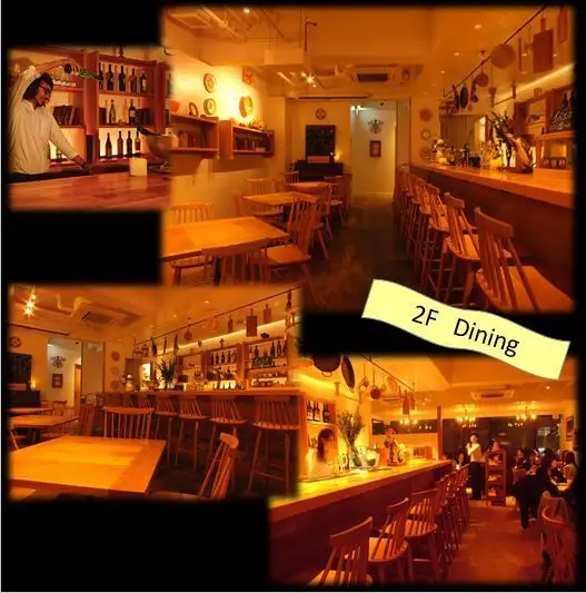 【2階】dining　♪　木の温もり溢れるお洒落な店内。貸切は40名様～OKです♪プロジェクターなど各種設備も充実