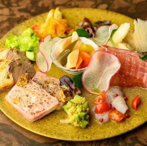 ピアットアルテ自慢の前菜10種盛り合わせ
