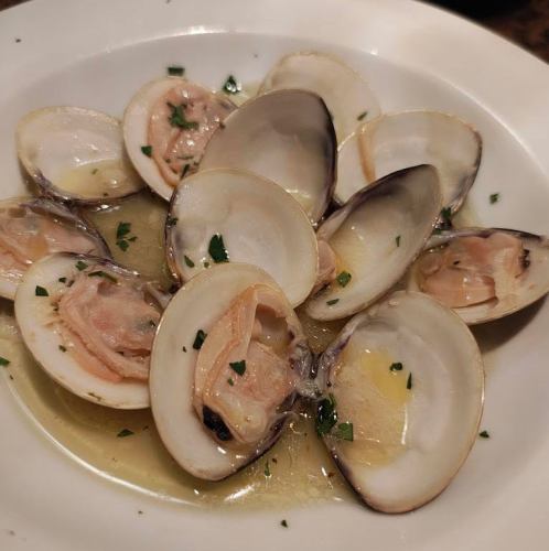 Steamed clams in white wine