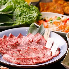 【特別自助餐】包括優質部位和和牛肋骨在內的約60種自助餐！120分鐘11,000日元