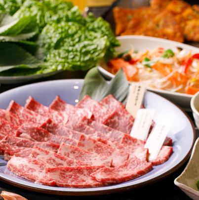 烤肉自助餐 5,478日元 100分钟 约50种肉类自助餐。软饮料无限畅饮仅限预约。小学生半价，学龄前儿童免费。