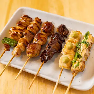 定番の大ぶりな焼き鳥から変わり串・一品物も絶品！
