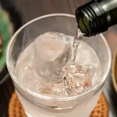 我们还提供各种各样的酒精饮料。