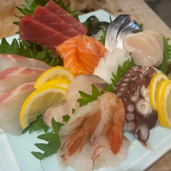 【どっさりお造り盛り合わせ】2~3人前の新鮮で贅沢な海の幸9種盛り!