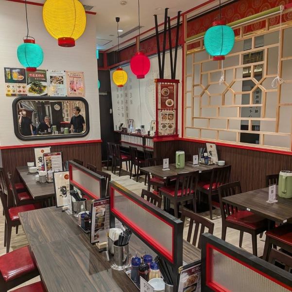 ランチタイムにはお得な定食メニュー、ディナータイムには一品料理やセットメニューを豊富に取り揃えております。お一人様でも気兼ねなくお食事を楽しむことが出来、お仕事帰りのサク飲みや夕食にも最適です◎