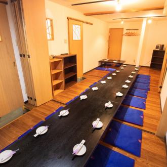 The 2nd floor can be used as 2 semi-private rooms by putting up a partition! For 12 to 26 people.