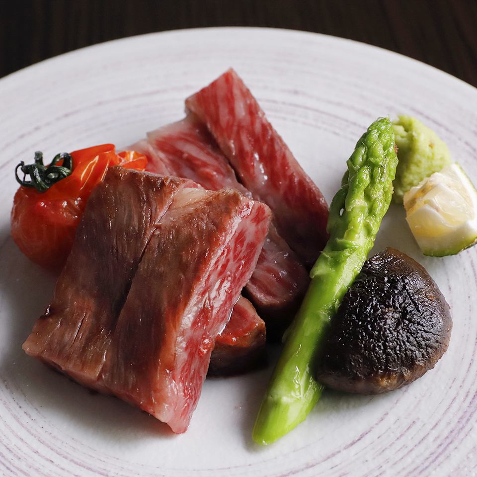 「常陸牛」を炭火でじっくり焼いた常陸牛サーロイン炭火焼は絶品