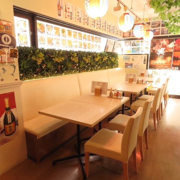 【幅広い場面にマッチするお席】普段のお食事に使いやすい4名様用テーブル席を3卓、8名様までご利用いただける個室を1室、ひとりでマイペースに楽しむお酒の席としておすすめのカウンター席を3席ご用意しております◎小・中規模の飲み会も大人数の歓送迎会も、柔軟に対応させて頂きます！貸切宴会は20名様から可能です◎