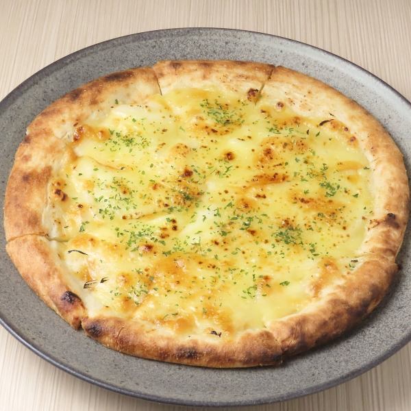 【油みそピザ】みそ・玉ねぎ・チーズのピザはシンプルイズザベスト！
