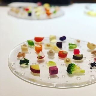 イタリア料理をベースに、自由な発想の中で旬と九州にこだわったレストラン。