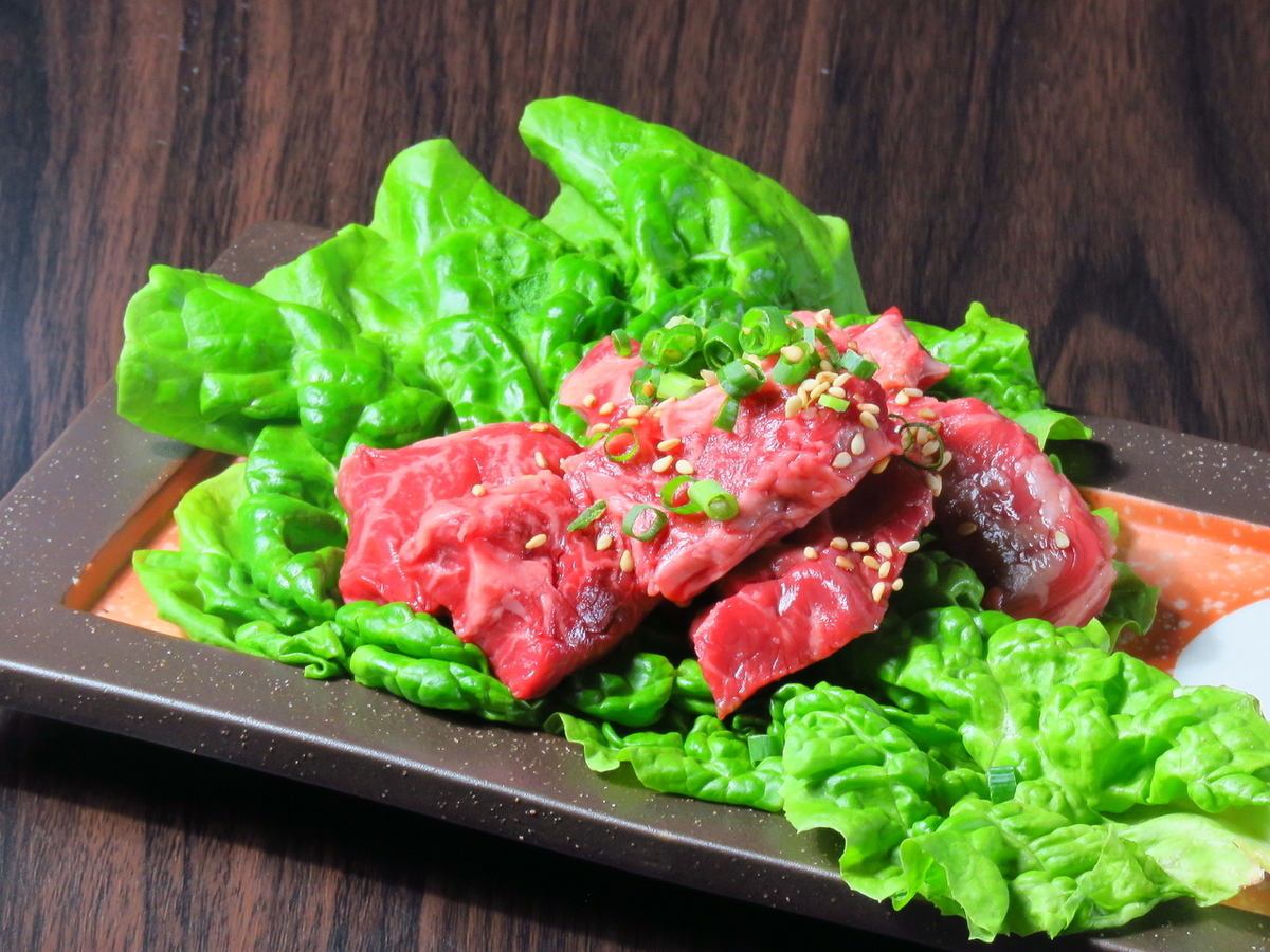 肉好きの店主が厳選したお肉を味わえる一軒。