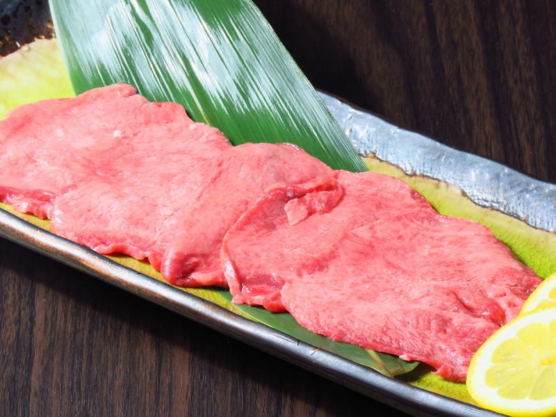 レモンサワーと相性ばっちり！大人気の牛タン！