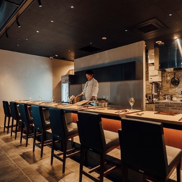 [8 counter seats] Sophisticated Japanese and Western counter seats.Perfect for entertaining, anniversaries, and other celebrations.