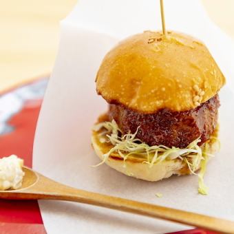 [Dinner] Charcoal-grilled Japanese black beef, Japanese beef minced cutlet burger, and other 7-item dinner course for 8,800 yen (tax included)