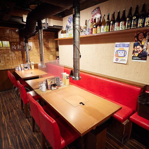 [Ideal for medium-sized banquets♪] We have table seats where up to 10 people can enjoy yakiniku side by side!