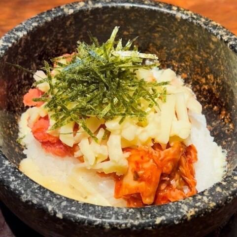 Stone-grilled rice with kimchi and pollack cheese