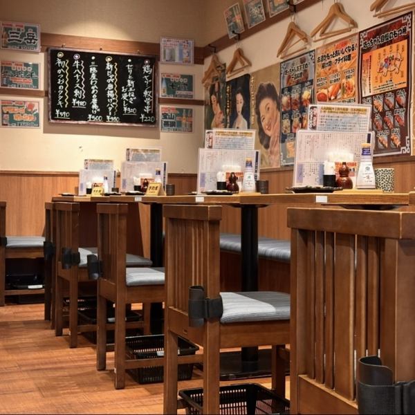 We have table seating to accommodate small groups or large groups for banquets, and we will help you enjoy your precious time together with friends while enjoying delicious food and conversation.