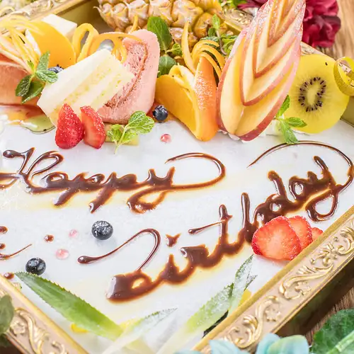 《誕生日・記念日・歓送迎会に最適》もらって嬉しい"豪華額縁デザートプレート"ございます♪