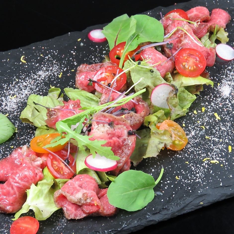 Please try the exquisite meat dishes that use the special "Kuroge Wagyu" luxuriously.