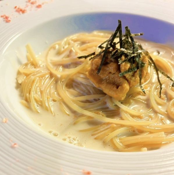 絶品パスタ。人気No.1の濃厚雲丹のクリームパスタをはじめ、自家製ジェノベーゼソースなど豊富にご用意。
