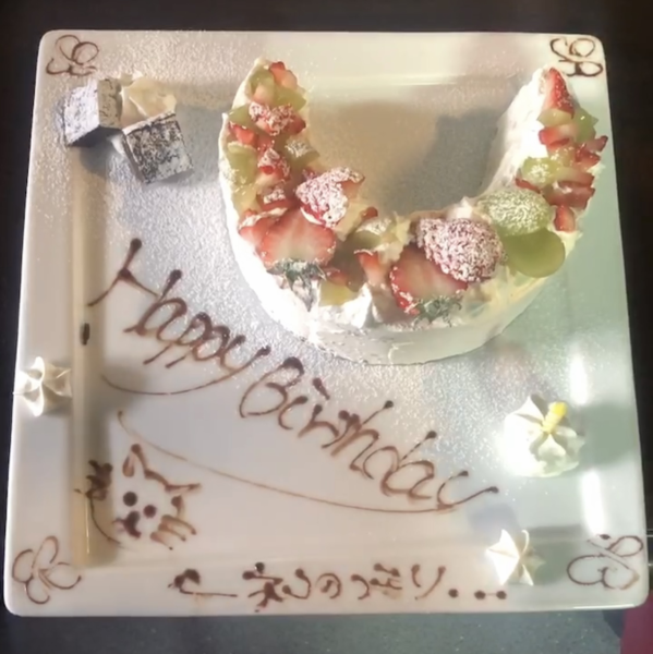【一番人気♪】三日月型ケーキが可愛いと大人気！大切な人のお誕生日や記念日にご利用ください♪