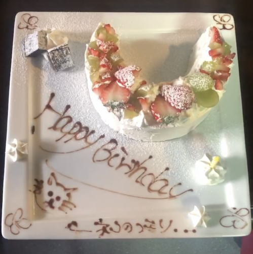 【一番人気♪】三日月型ケーキが可愛いと大人気！大切な人のお誕生日や記念日にご利用ください♪