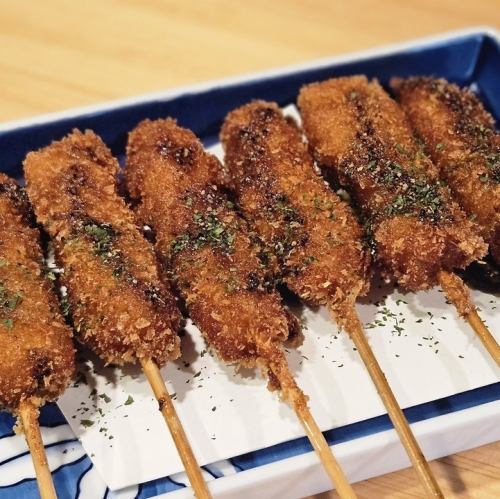 鮮度抜群、本日の地魚を使用した「串カツ盛り合わせ」