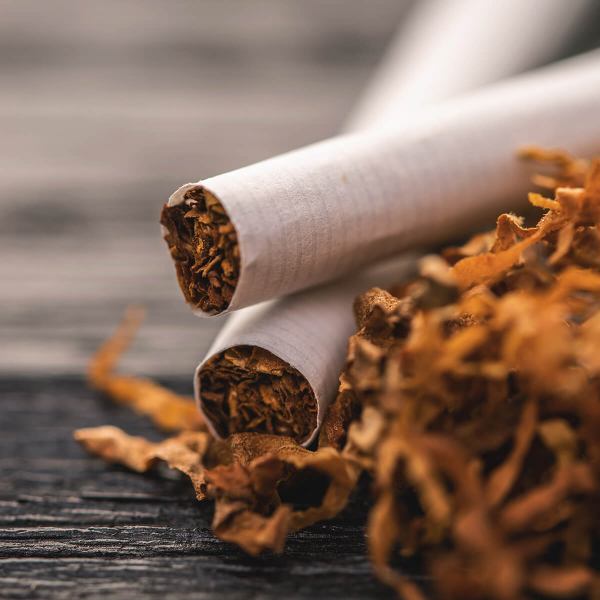 【秋葉原駅すぐ】珈琲の香りが心地よく混じり合う、落ち着いた空間です。全35席の店内は、ビジネス利用にも最適で、紙巻タバコを吸いながらのお打ち合わせも可能。店内にはベイプや紙タバコの販売スペースも設けており、喫煙可能な場所として皆様をお待ちしております！