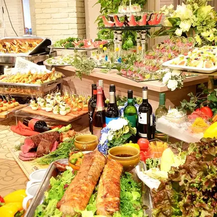 Enjoy all-you-can-drink sparkling wine and more! A carefully prepared 16-course European meal for ¥5,000 and up (Autumn/Winter menu)
