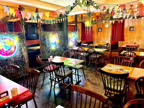 ◆ Casual table seats ◆ Table seats with cute neon lights and pastel colors.You can enjoy a relaxing meal without feeling strained! Please use it for various occasions such as company banquets, joint parties, anniversaries and birthday parties.Birthday cakes are also available upon request.