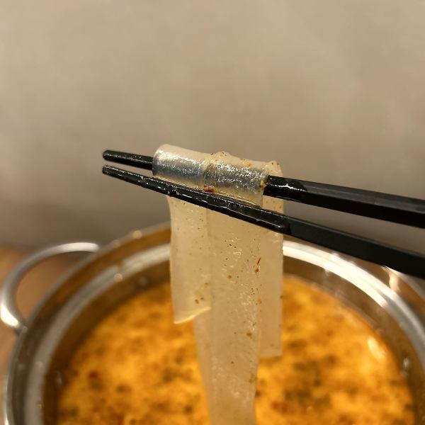 麻辣火鍋の〆には、もちもちのタンミョン！
