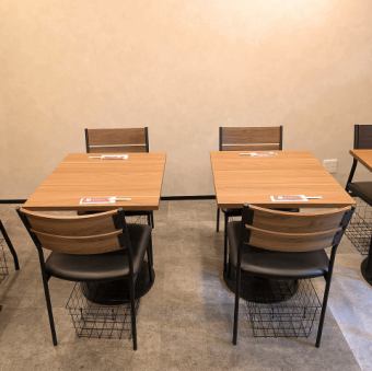 2名さま用テーブル席