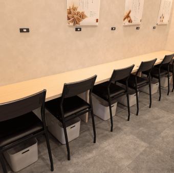 おひとり様でも安心のカウンター席