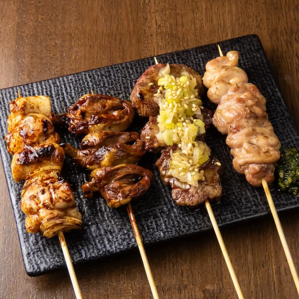 【串焼き】外は香ばしく、中はジューシー！種類豊富な串焼きを、お好きなお酒と共にお楽しみください！