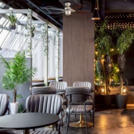 An outstanding atmosphere that changes appearance between day and night!