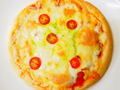県産トマトとモッツァレラチーズののマルゲリータ
