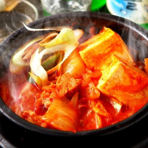 Kimchi jjigae（猪肉和泡菜）1份