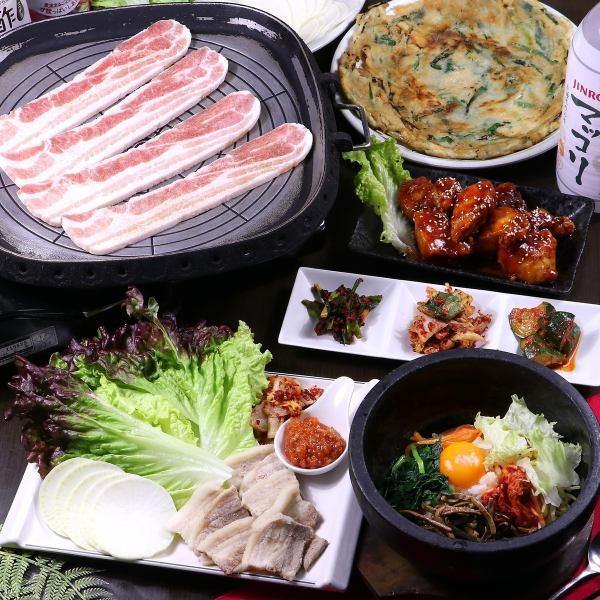 「絶品チヂミ」 外はカリッ、中はモチッ！海鮮たっぷりの絶品チヂミ。リピーター続出の人気メニュー。