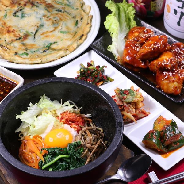 極厚サムギョプサル食べ放題。ジューシーな豚肉をサンチュで巻いて贅沢に楽しめます。