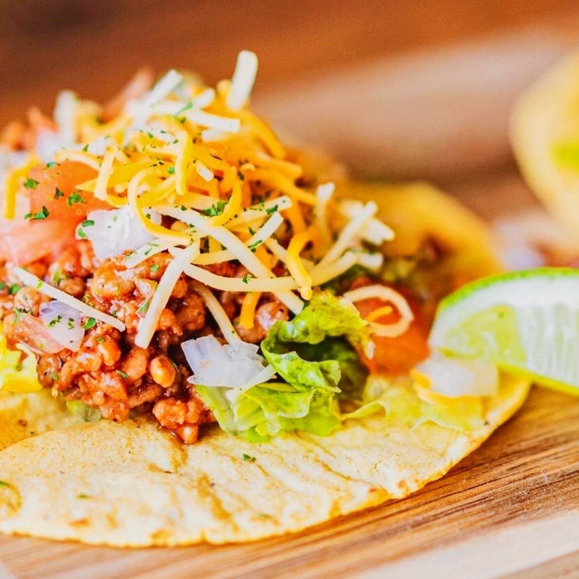 The stylish interior and colorful tacos are sure to look great on social media♪