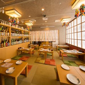 2 to 4 people: in front of the sake and shochu cellar