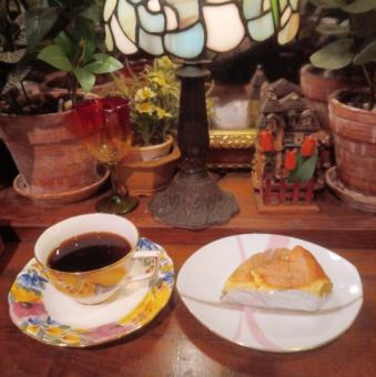 ベイクドチーズケーキセット（珈琲 or 紅茶）