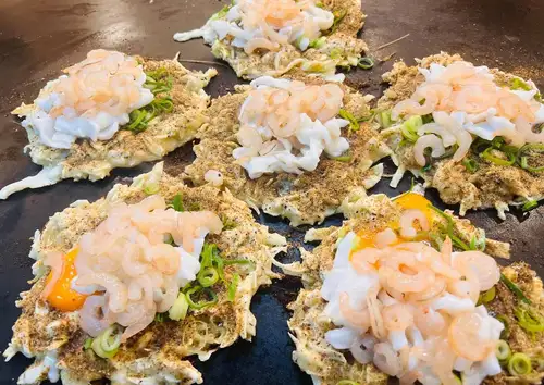 【하카타의 맛을 가정에】
항상 "히나야"를 이용해 주셔서 감사합니다.
가게에서 한 장 한 장 정중하게 구운 하카타 풍 오코노미 야키를 급속 냉동하여 전국에 🤗
히나야 특유의 맛을 가정에서도 즐길 수 있습니다.
전자 레인지로 따뜻하게하기 때문에 바쁜 날 식사와 야식에도 딱입니다.
후쿠오카를 떠나 사는 분이나, 하카타의 맛이 그리운 분에게의 선물에도 추천입니다.
집에서 히나야의 맛을 꼭 맛보세요.
주문은 프로필 링크 (BASE 숍)에서.
#히나야 쓰나바마치 본점 #하카타풍 오코노미야키 #냉동 오코노미야키 #주문 음식
https://hinayatunaba.base.shop/ 전국 발송