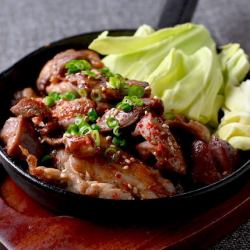 鉄板鶏もつ焼き
