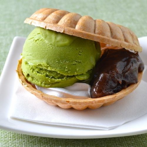小倉と抹茶アイスのクリーム最中