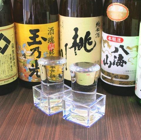 在京都站品嚐與當季日本料理相得益彰的著名清酒♪我們從全國各地訂購了大量的品牌清酒。