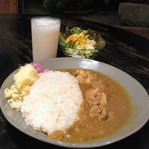 The “currency welcome curry” is cooked with umami and delicious spices.