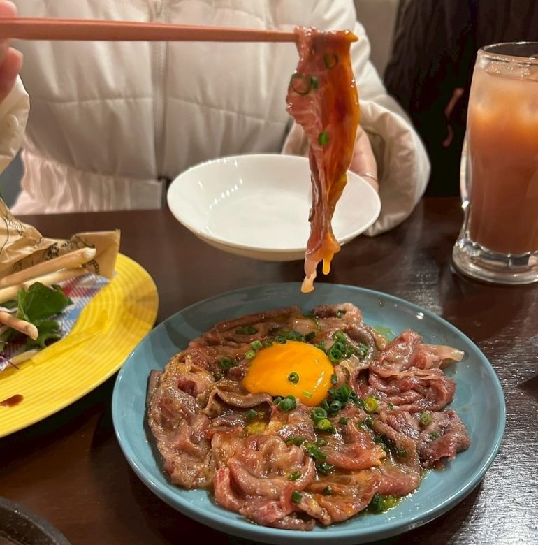 和牛炙り卵黄ユッケ