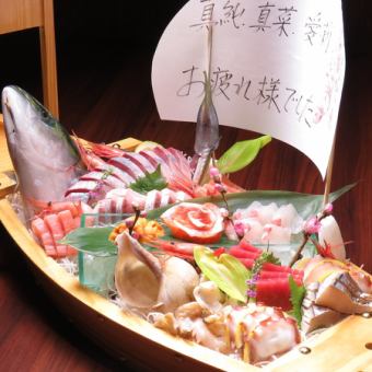 [For welcoming and farewell parties] A gorgeous course with a boat-shaped platter! 90 minutes of all-you-can-drink included, 6,300 yen