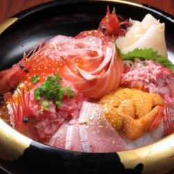 Bowl of rice topped with sashimi